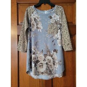 Women's size small boutique top